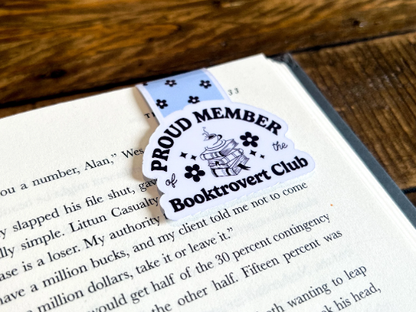 Proud Member Booktrovert Club, Magnetic Bookmark: Blue/Black Daisies