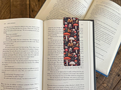 Watercolor Mushroom Bookmark Set: Dark Beige / Yes