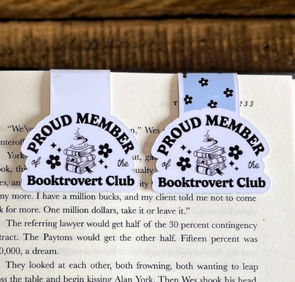 Proud Member Booktrovert Club, Magnetic Bookmark: Blue/Black Daisies